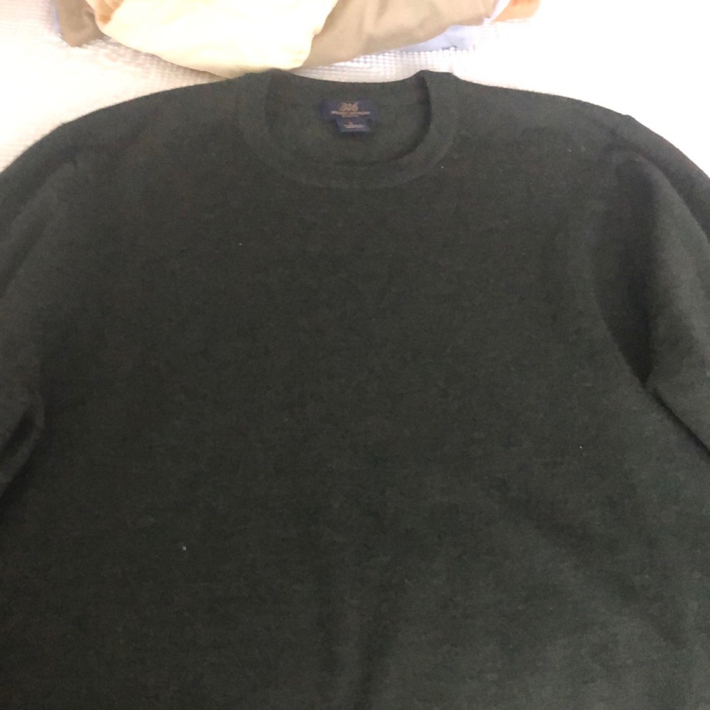 Sweater no pilling at all like brand new